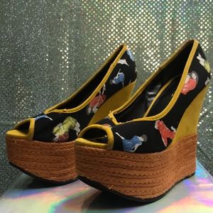 BANANA REPUBLIC LA Pin-Up Doll Babes Wedges